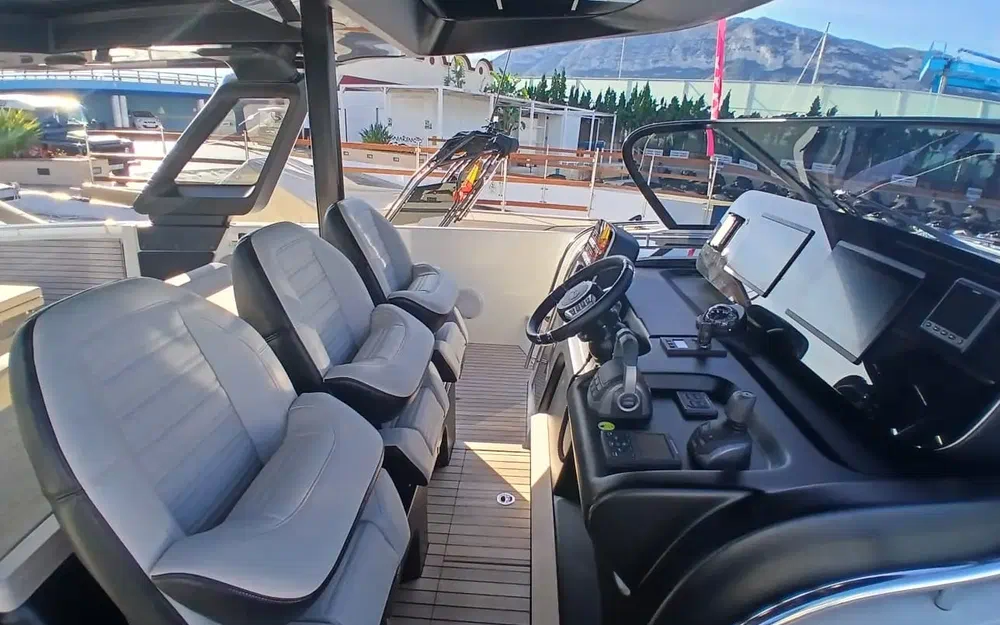 slider 18 Cranchi A46 Luxury Tender