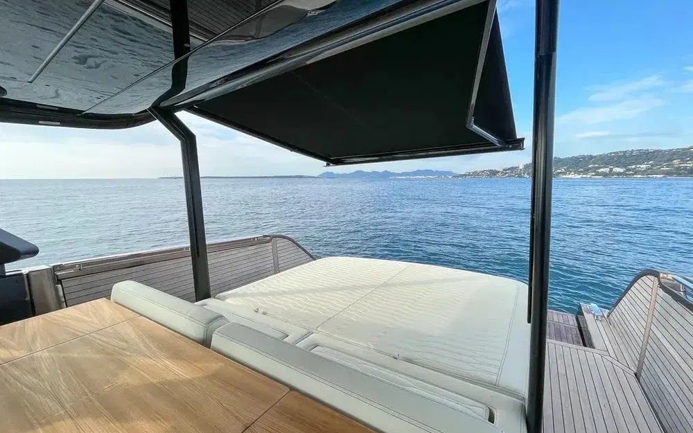 slider 10 Cranchi A46 Luxury Tender