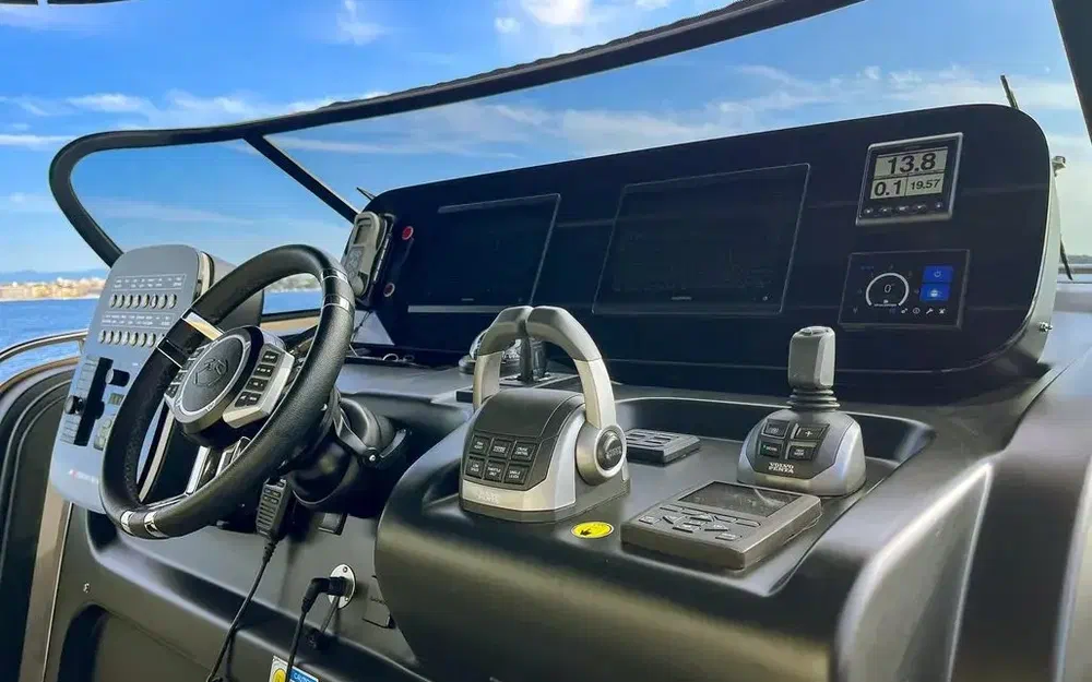 slider 22 Cranchi A46 Luxury Tender