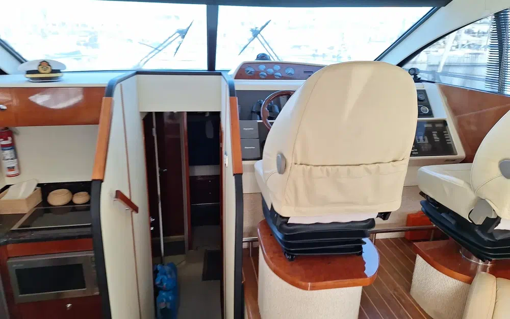 slider 18 Fairline Phantom 46