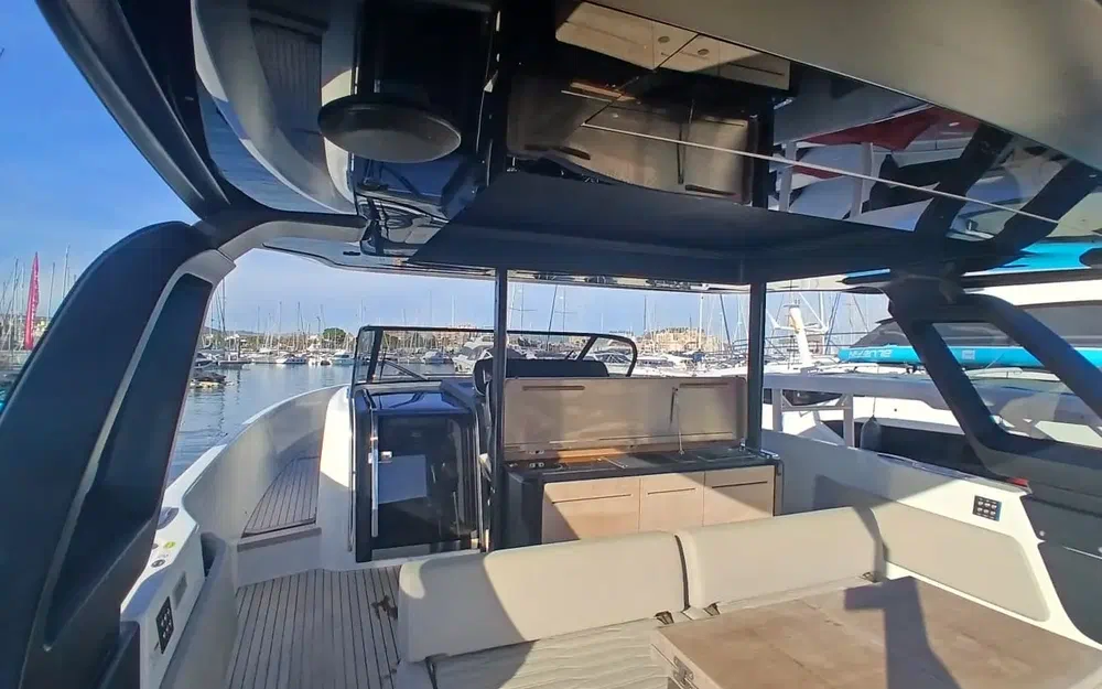 slider 10 Cranchi A46 Luxury Tender