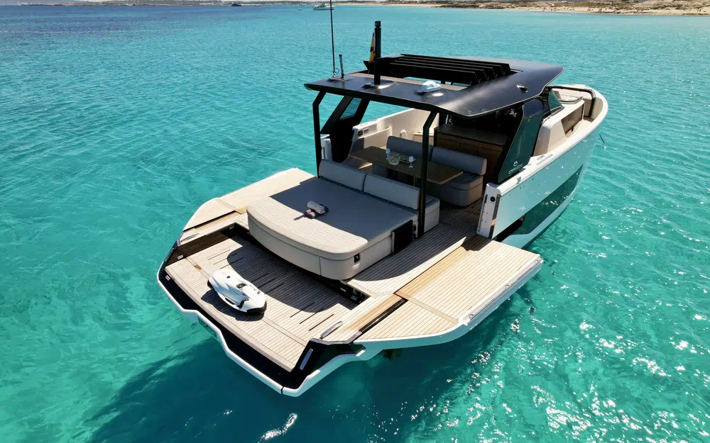 slider 2 Cranchi A46 Luxury Tender