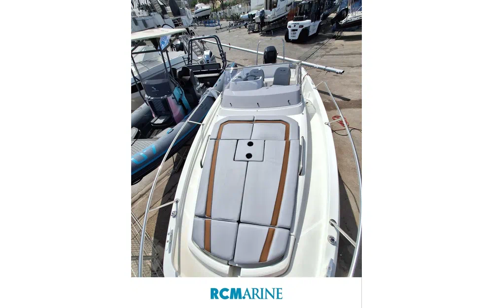 slider 1 Beneteau Flyer 8 SUNdeck V2
