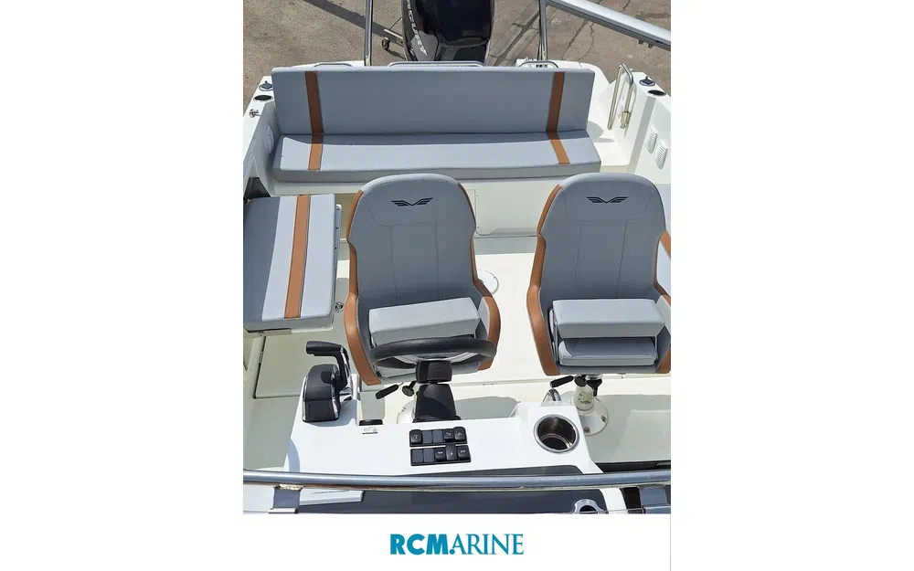 slider 4 Beneteau Flyer 8 SUNdeck V2