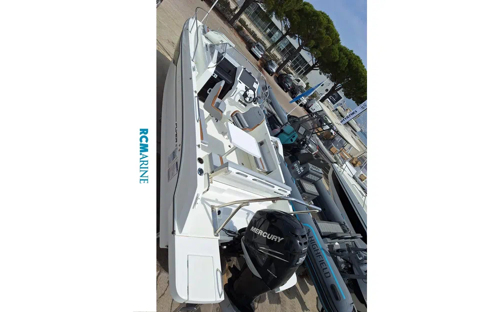 slider 7 Beneteau Flyer 8 SUNdeck V2