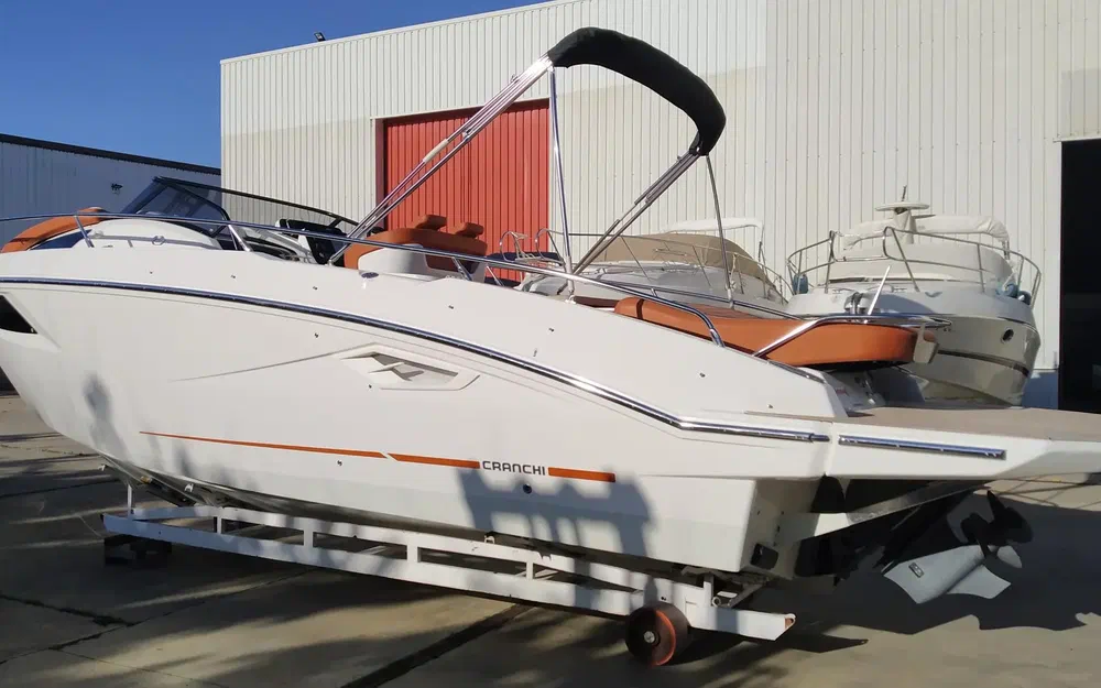 slider 4 Cranchi Endurance 30