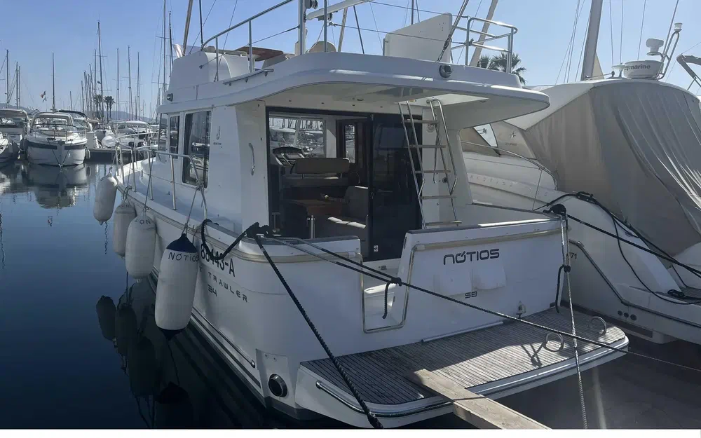 slider 1 Beneteau Swift Trawler 34 Fly
