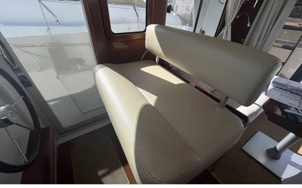 slider 4 Beneteau Swift Trawler 34 Fly