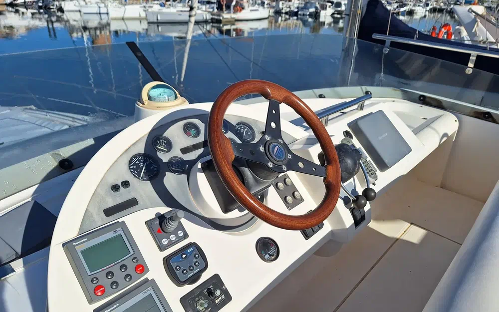 slider 32 Fairline Phantom 46