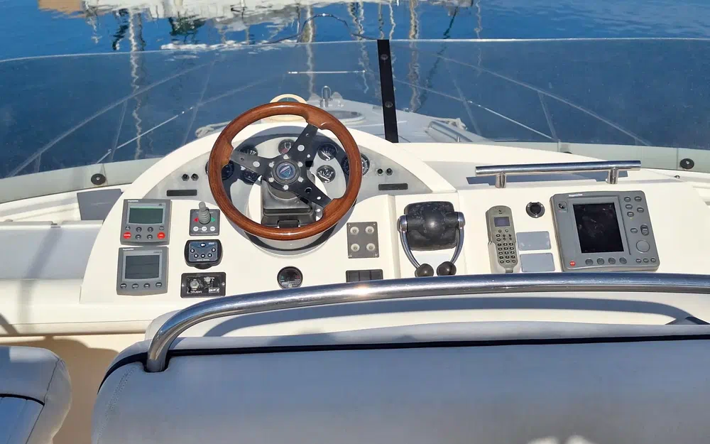 slider 33 Fairline Phantom 46