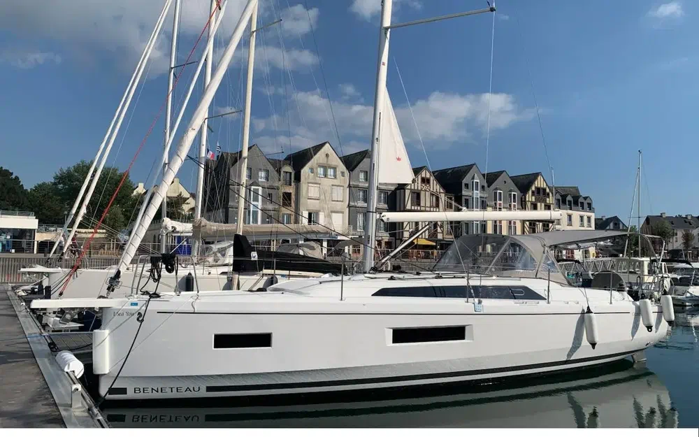 slider 0 Beneteau Oceanis 37.1