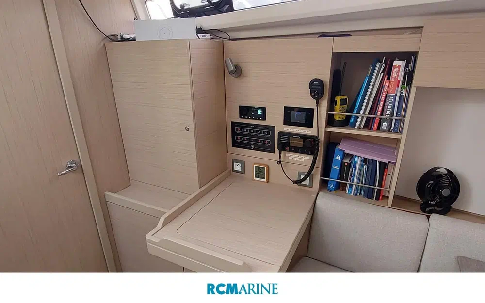 slider 11 Beneteau Oceanis 37.1