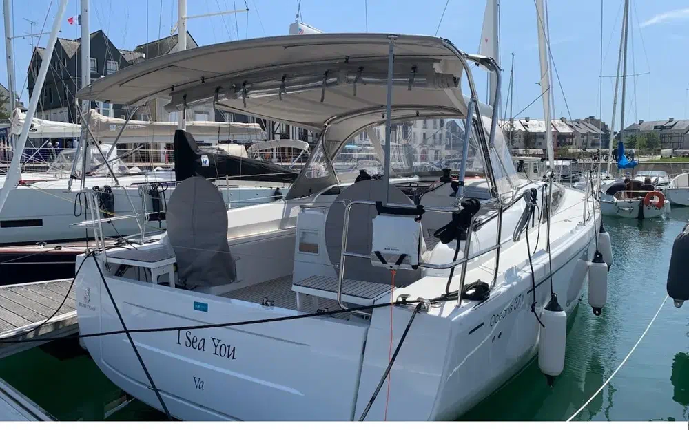 slider 1 Beneteau Oceanis 37.1