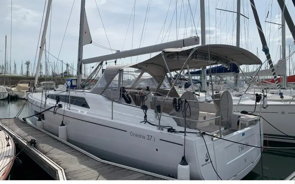 slider 22 Beneteau Oceanis 37.1