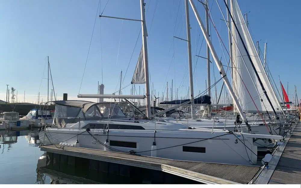 slider 23 Beneteau Oceanis 37.1