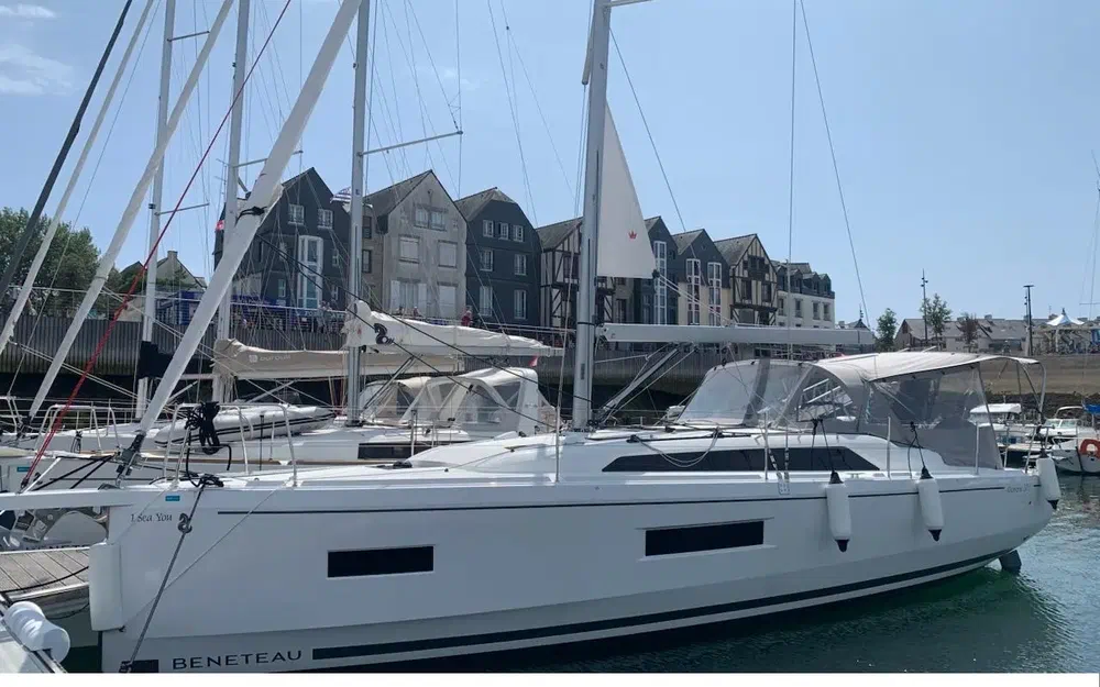 slider 2 Beneteau Oceanis 37.1