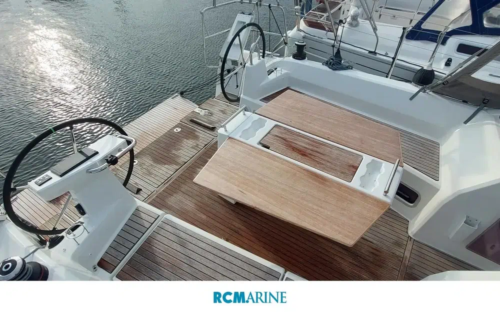 slider 3 Beneteau Oceanis 37.1