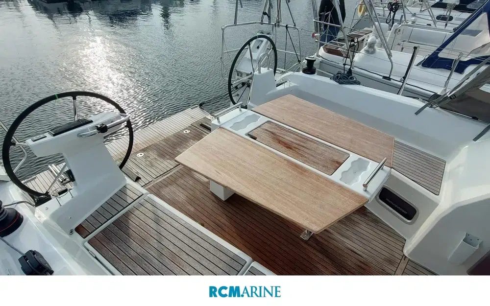 slider 4 Beneteau Oceanis 37.1