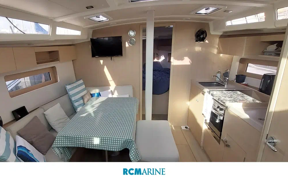 slider 5 Beneteau Oceanis 37.1