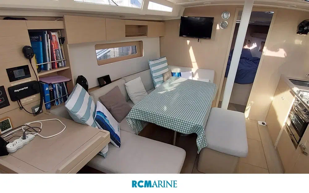 slider 7 Beneteau Oceanis 37.1