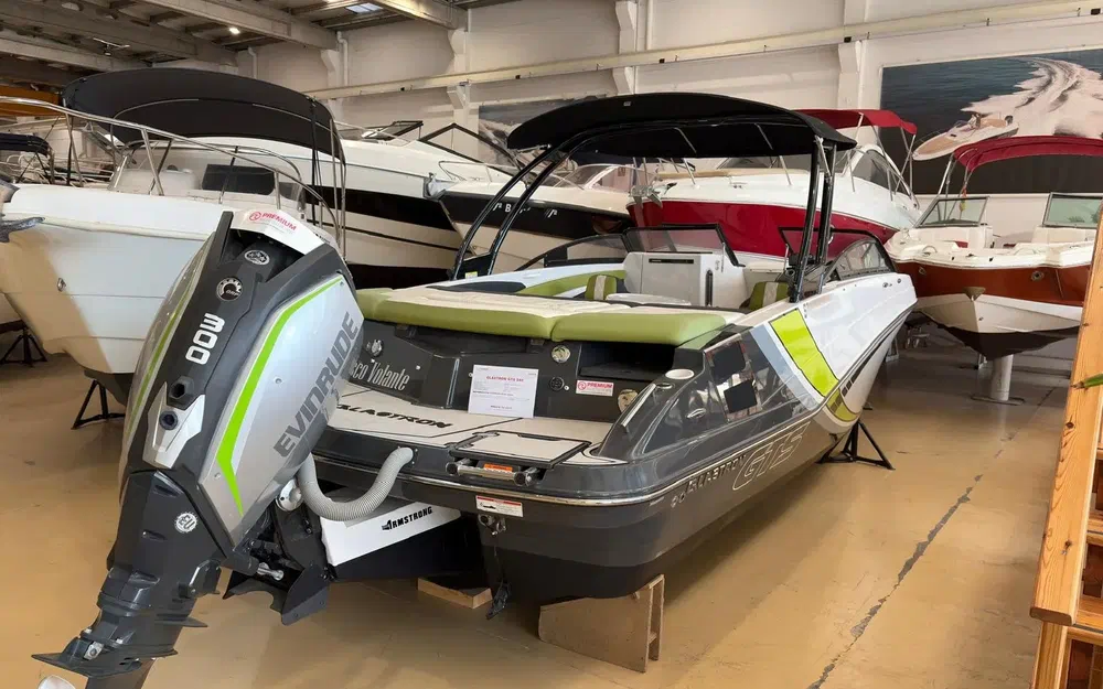 slider 14 Glastron GTS 240