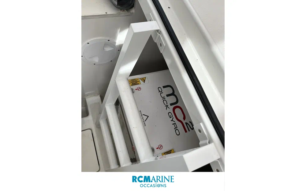 slider 1 Beneteau Flyer 10