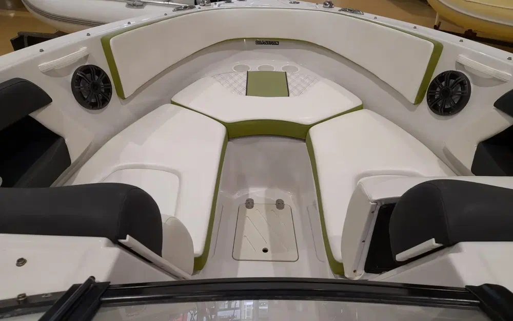 slider 9 Glastron GTS 240