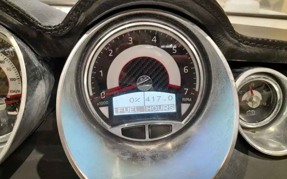 slider 10 Glastron GTS 240