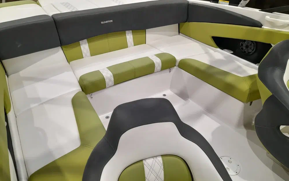 slider 5 Glastron GTS 240