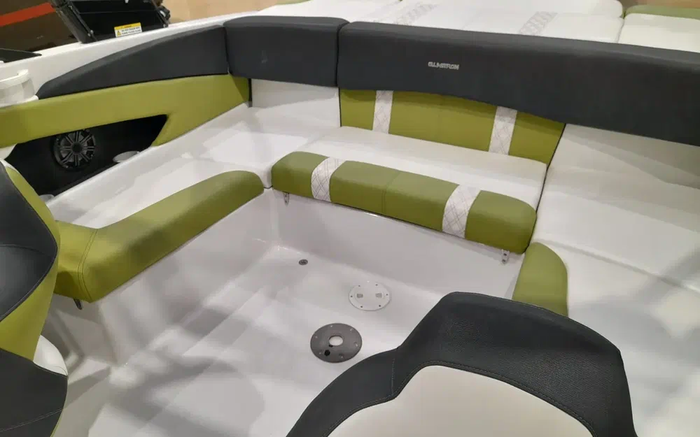 slider 6 Glastron GTS 240