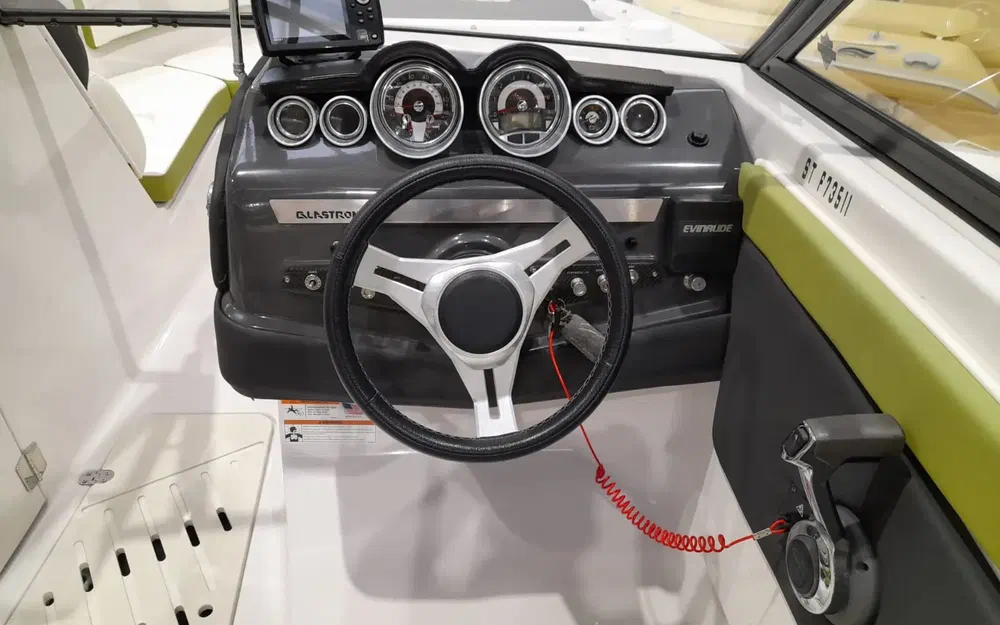 slider 7 Glastron GTS 240