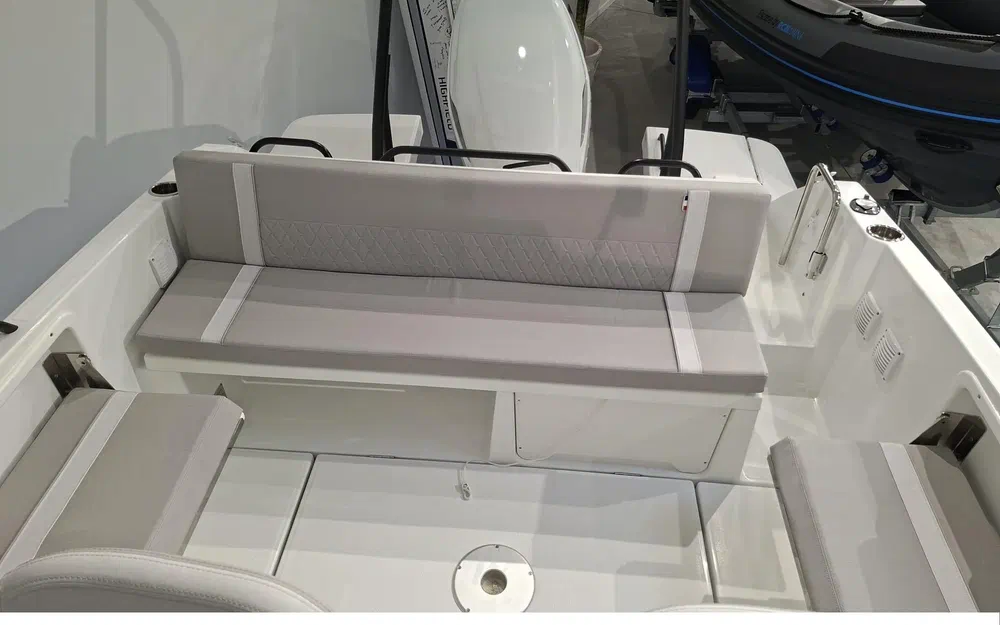 slider 4 Beneteau Flyer 8 SPACEdeck V2