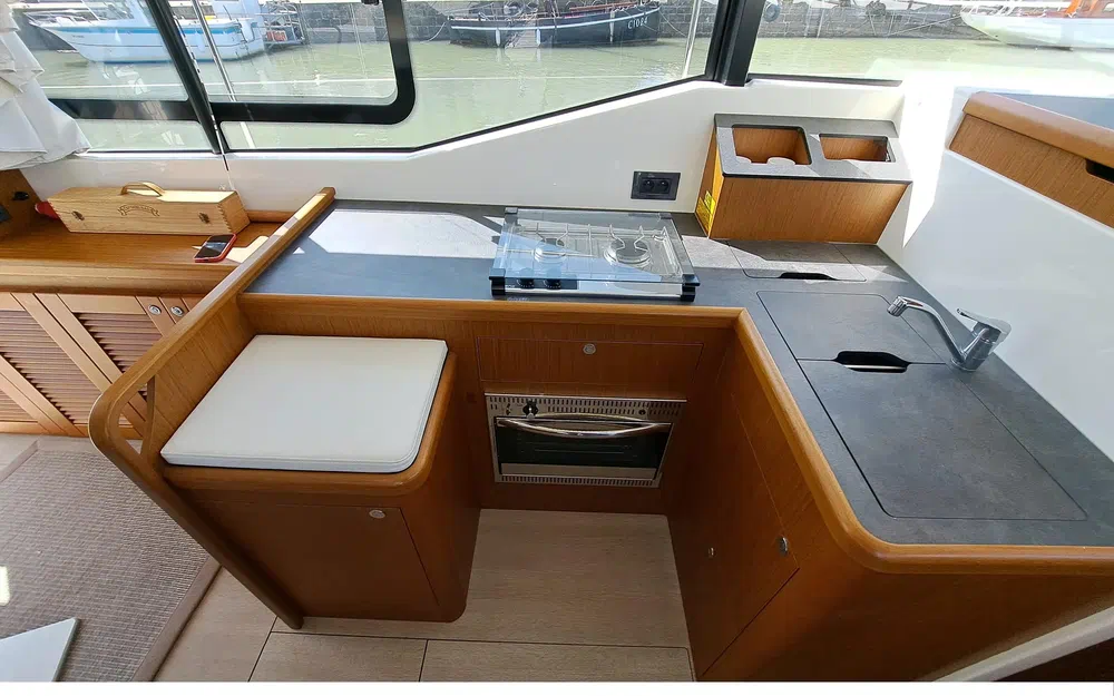 slider 10 Beneteau Swift Trawler 35