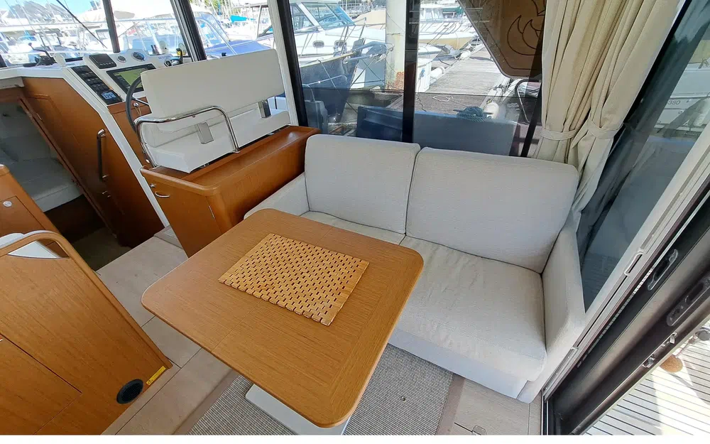 slider 5 Beneteau Swift Trawler 35