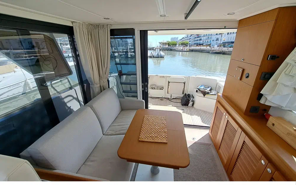 slider 7 Beneteau Swift Trawler 35