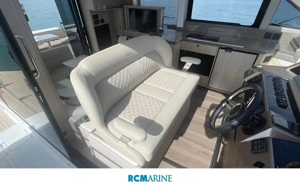 slider 9 Galeon 400 Fly