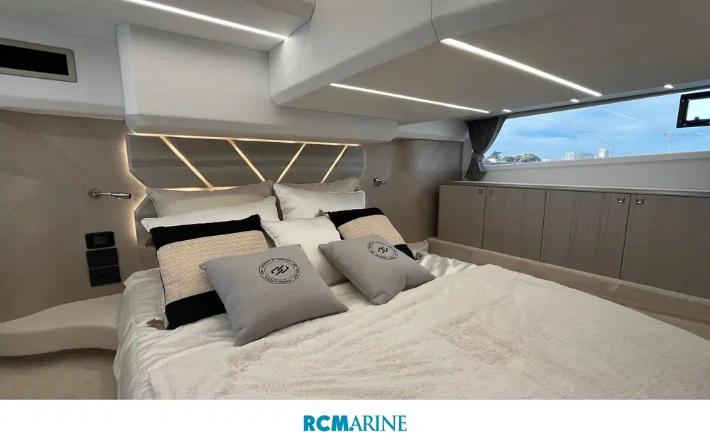 slider 11 Galeon 400 Fly