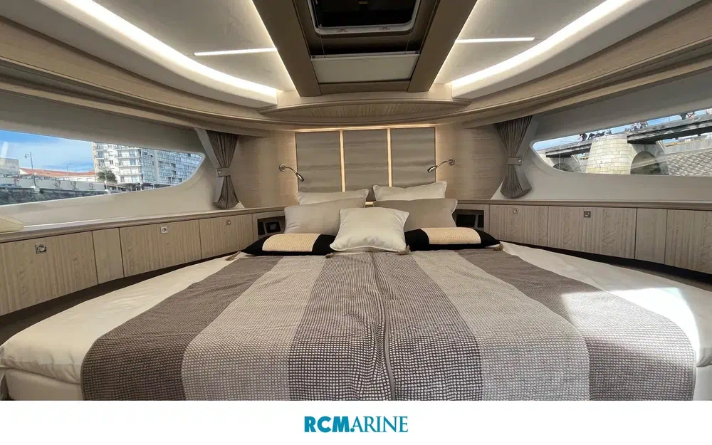 slider 13 Galeon 400 Fly