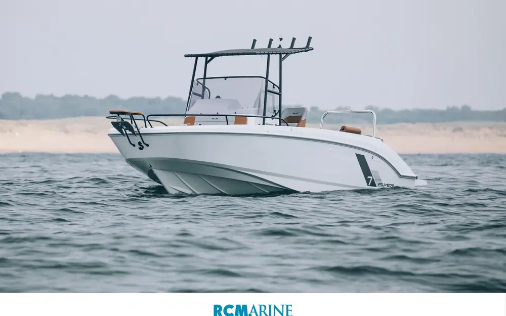slider 1 Beneteau Flyer 7 SPACEdeck