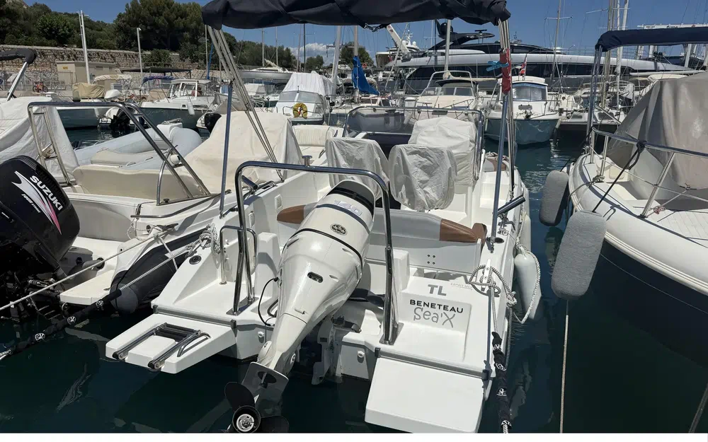 slider 0 Beneteau Flyer 6 SUNdeck