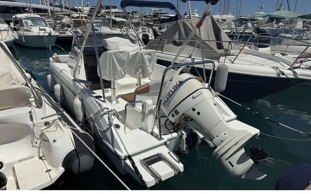 slider 1 Beneteau Flyer 6 SUNdeck