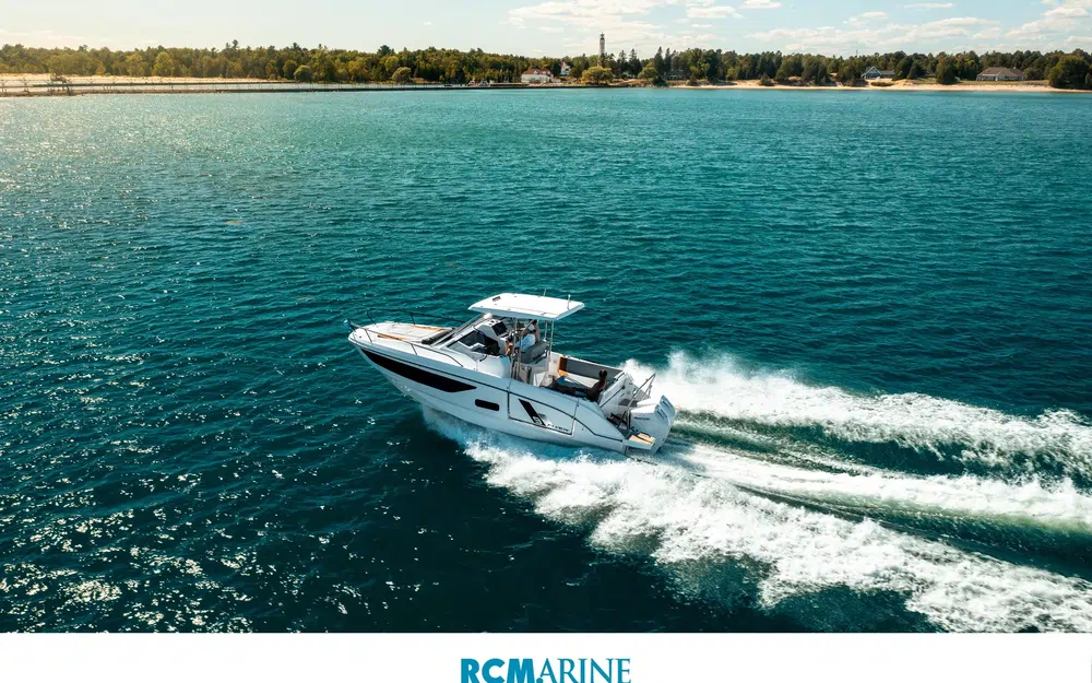 slider 1 Beneteau Flyer 9 Sundeck