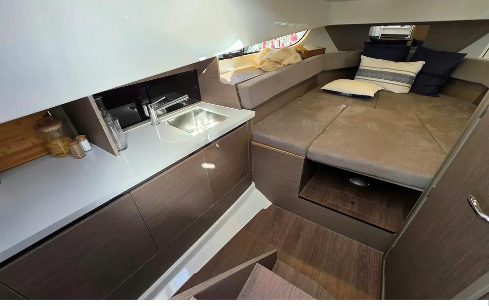 slider 8 Beneteau Flyer 9 Sundeck