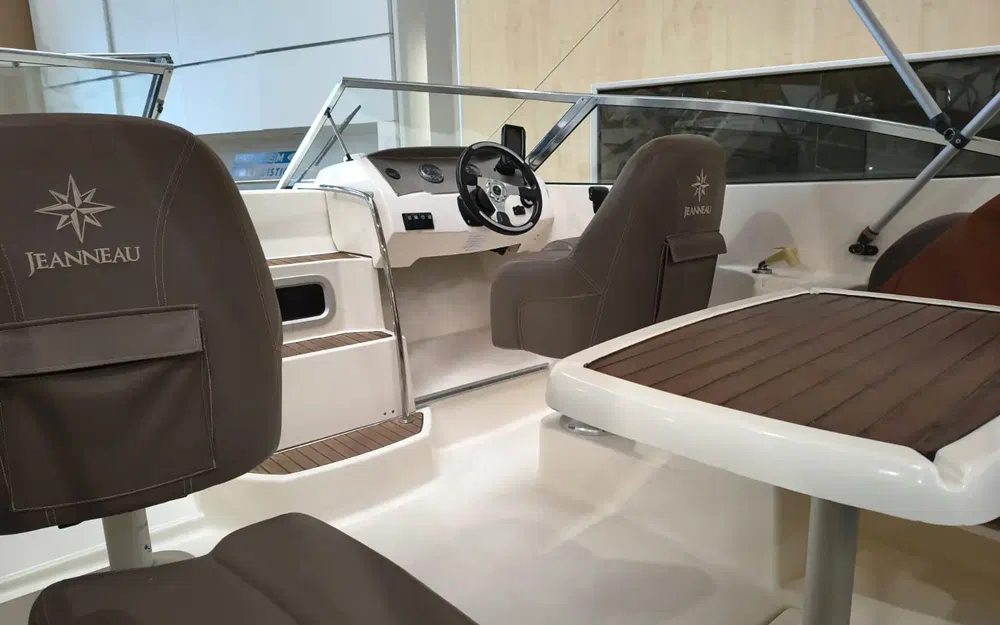 slider 4 Jeanneau Cap Camarat 635 cap camarat 635 dc