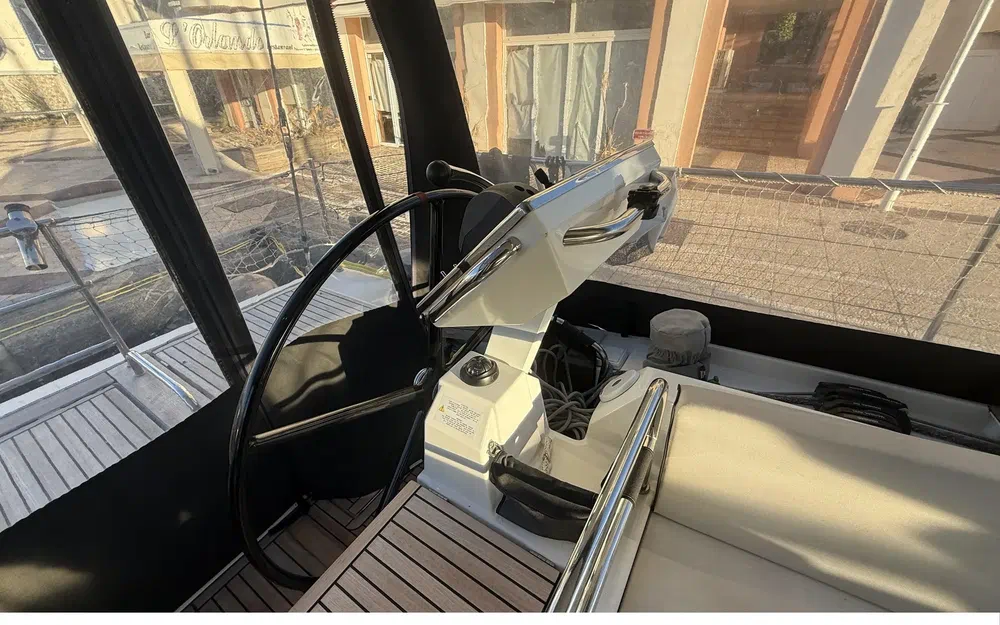 slider 9 Beneteau Oceanis Yacht 62