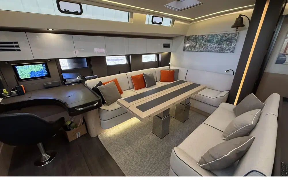 slider 16 Beneteau Oceanis Yacht 62