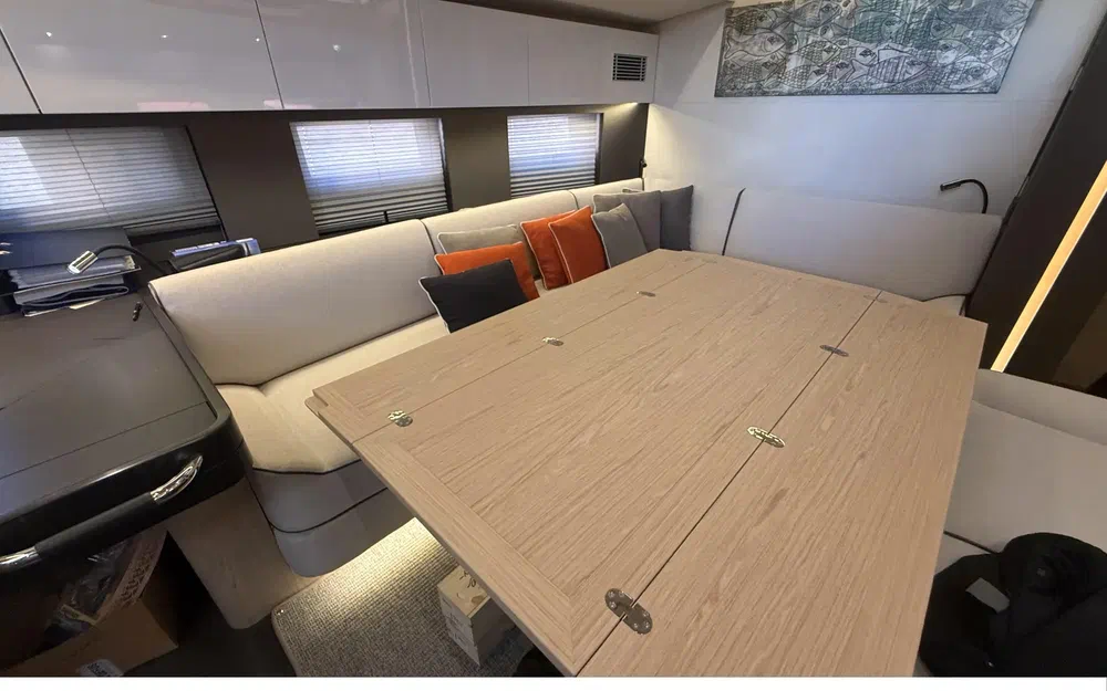 slider 17 Beneteau Oceanis Yacht 62