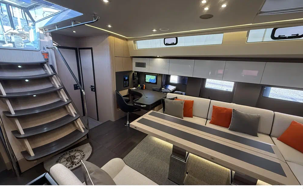 slider 18 Beneteau Oceanis Yacht 62