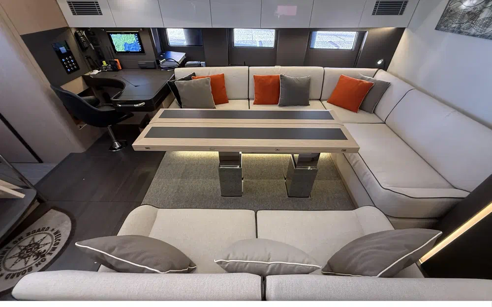 slider 19 Beneteau Oceanis Yacht 62