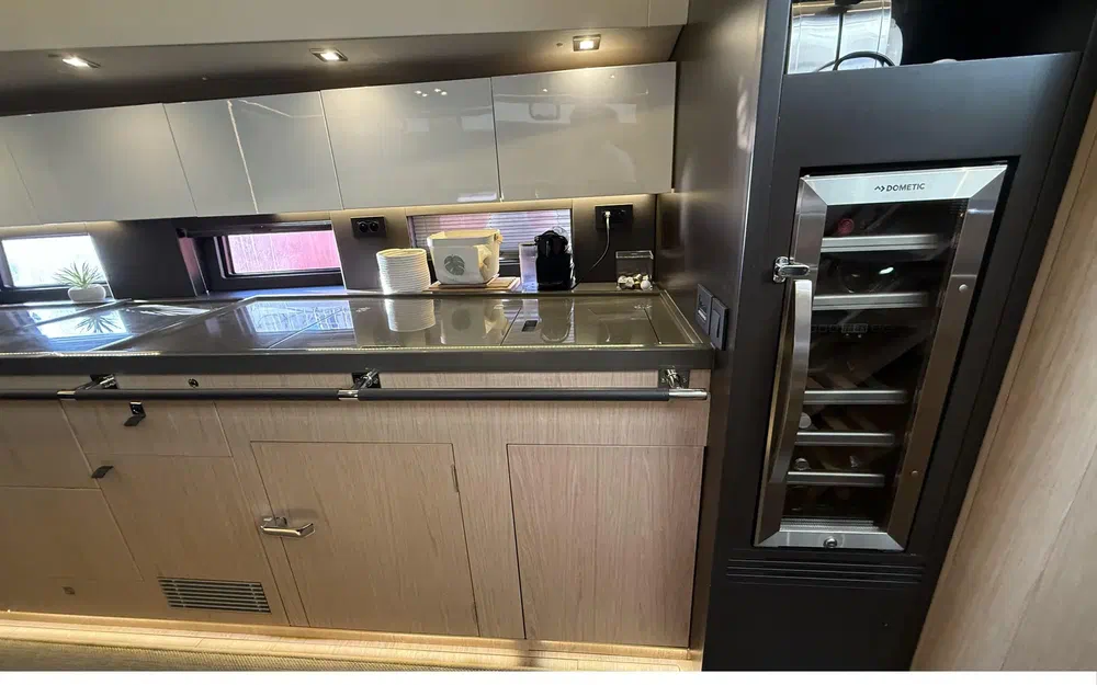 slider 24 Beneteau Oceanis Yacht 62